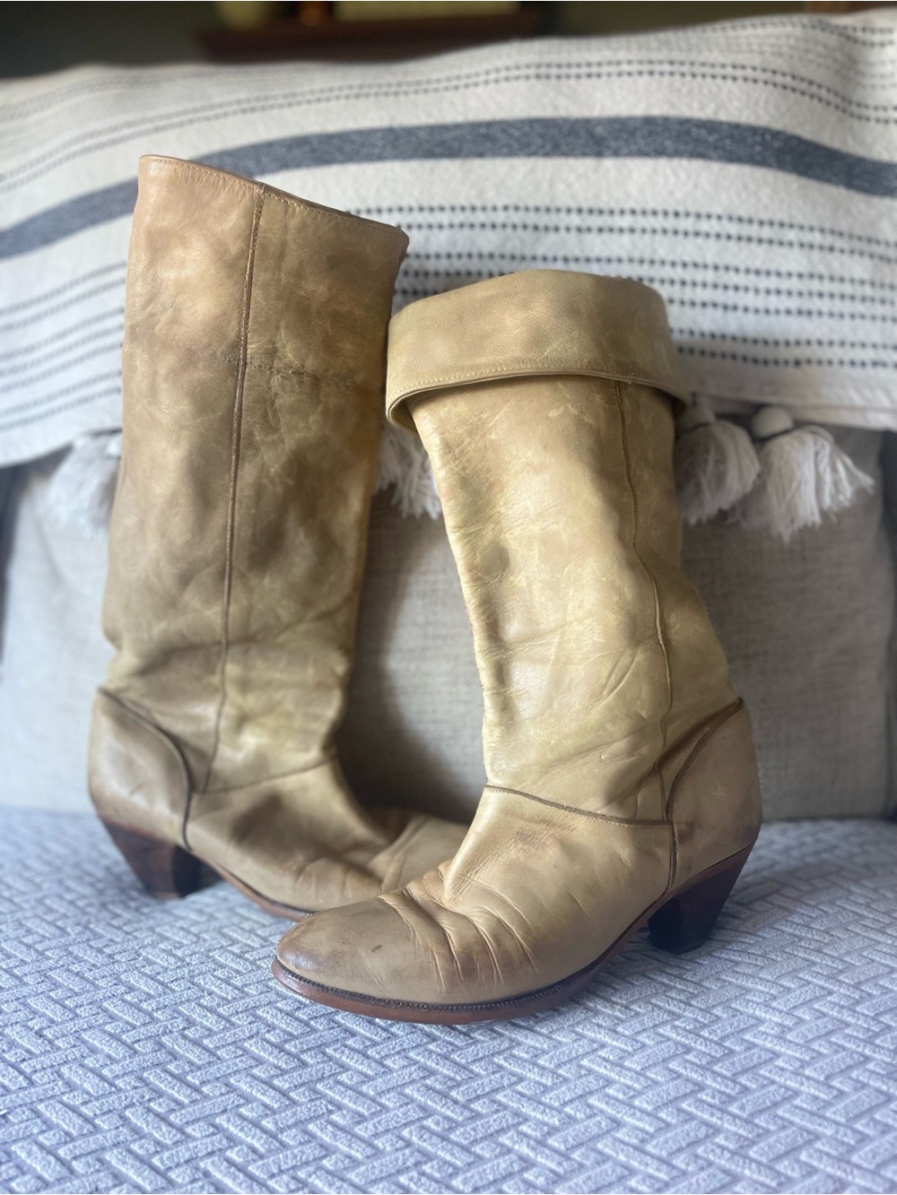 Vintage Frye Women's Leather Boots in Light Beige size 8.5 M